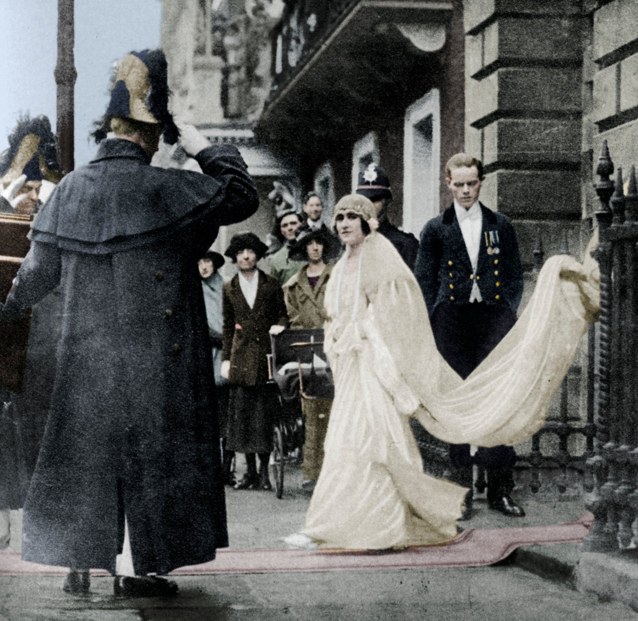Lady Elizabeth Bowes-Lyon camino a casarse en la Abadía de Westminster, 26 de abril de 1923, 1937 de Unbekannt