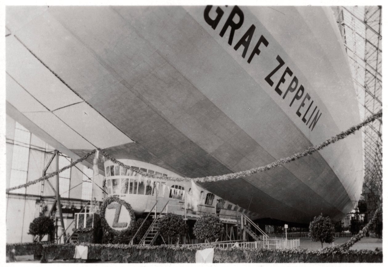 Ceremonia de lanzamiento del Zeppelin LZ127 Graf Zeppelin, Friedrichshafen, Alemania, 9 de julio de 1928 de Unbekannt