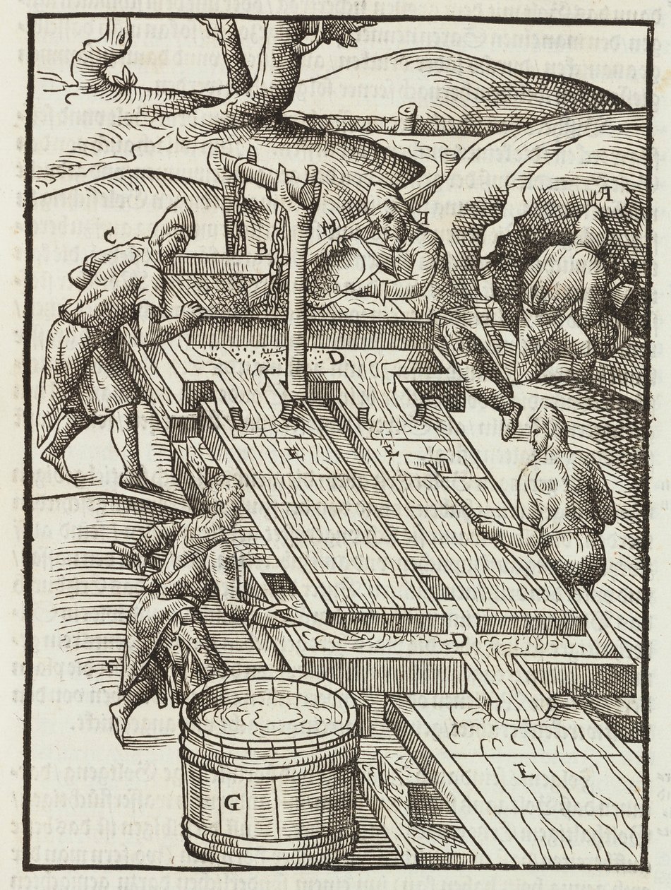 Lavado del mineral de oro en bandejas de madera llenas de agua - Grabado extraído de Descripción de los minerales y los principales métodos de explotación minera, de Lazarus Ecker de Unbekannt