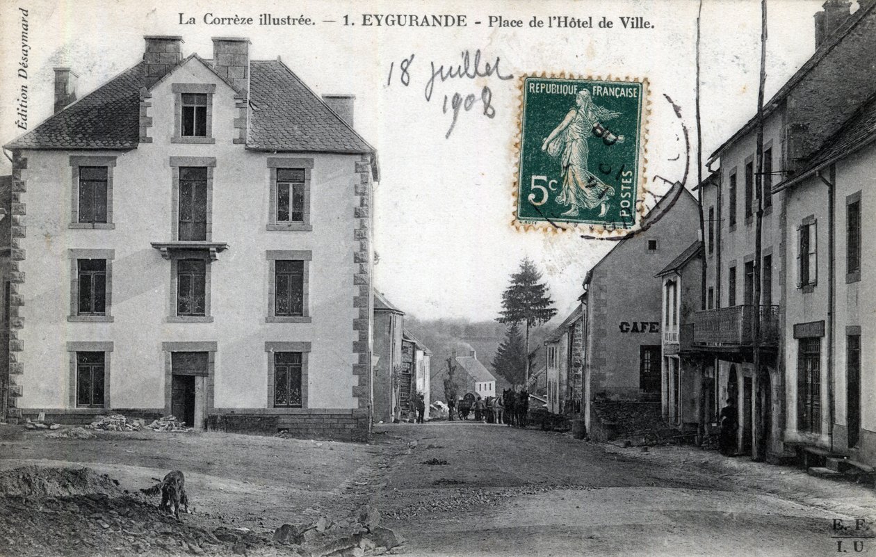 Limousin, Correze (19), Eygurande: vista de la Place de l