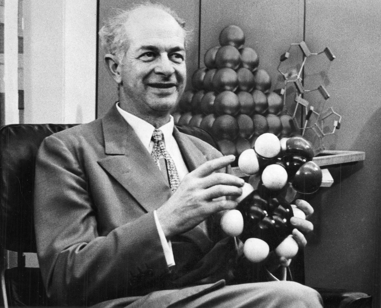 Linus Pauling, químico estadounidense, c. 1954 de Unbekannt