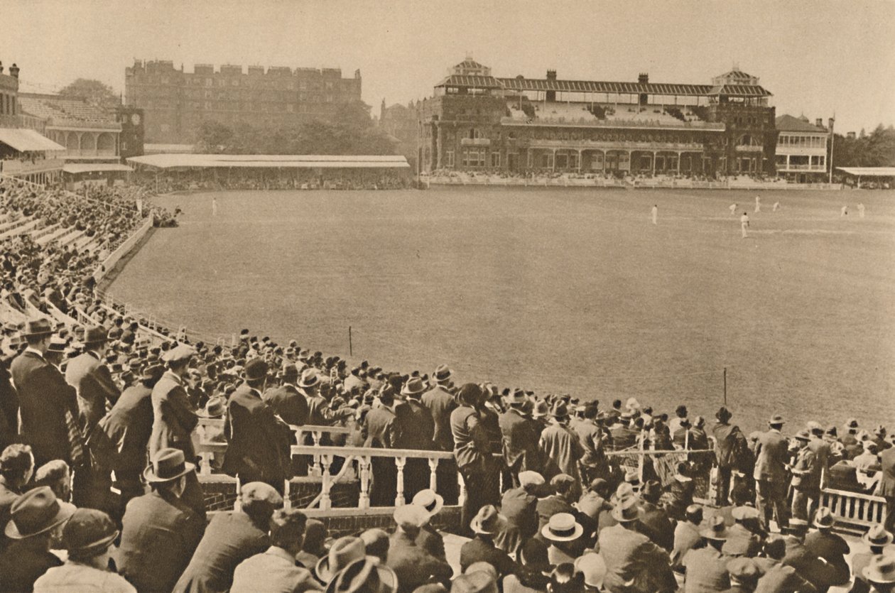 Mirando hacia el Pabellón desde el Mound Stand en el famoso Lords, c. 1935 de Unbekannt