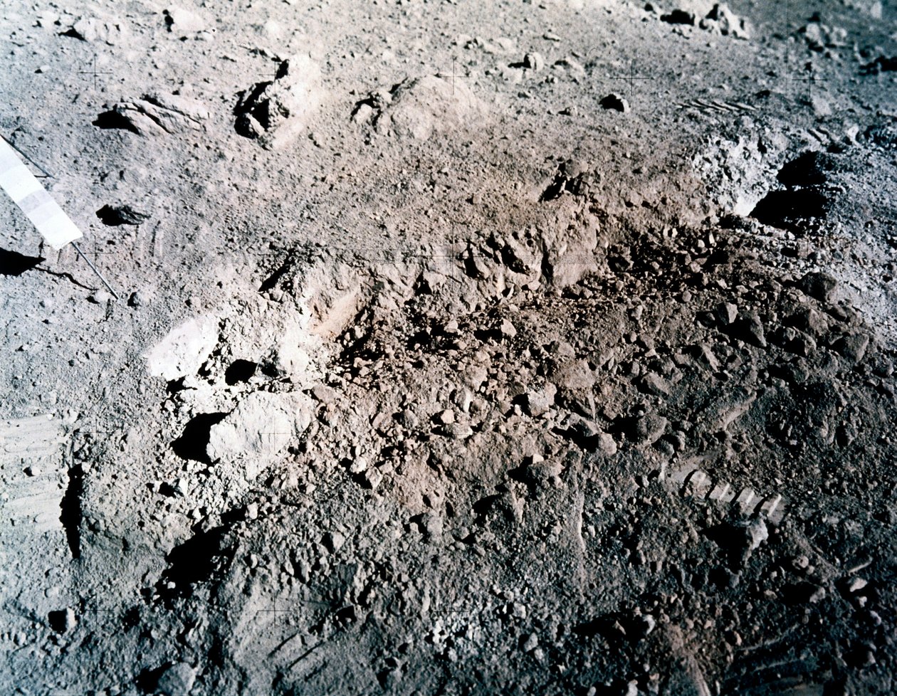 Vuelo espacial tripulado, EE.UU., Apolo 17 Suelo naranja en la luna de Unbekannt