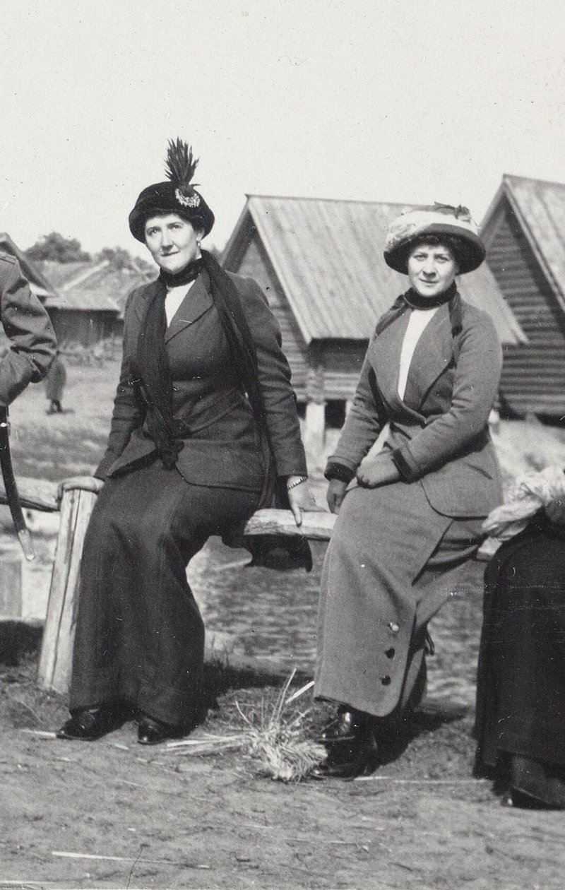 Maria Evgenyevna Golovina, secretaria de Rasputin y Julia Alexandrovna Den, 1912-1913 de Unbekannt