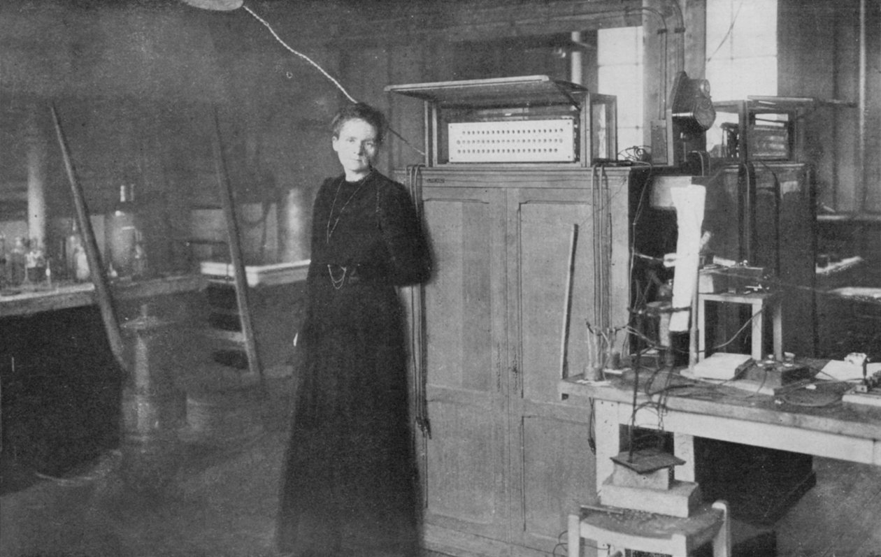 Marie Curie, física franco-polaca, en su laboratorio, 1912 de Unbekannt