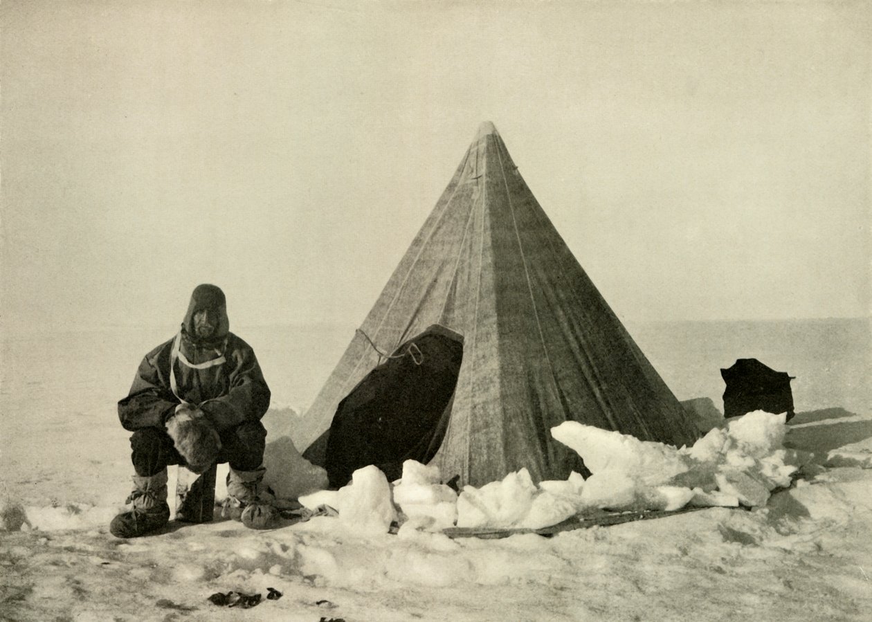 Mariscal fuera de una tienda, en el campamento, c1908, 1909 de Unbekannt
