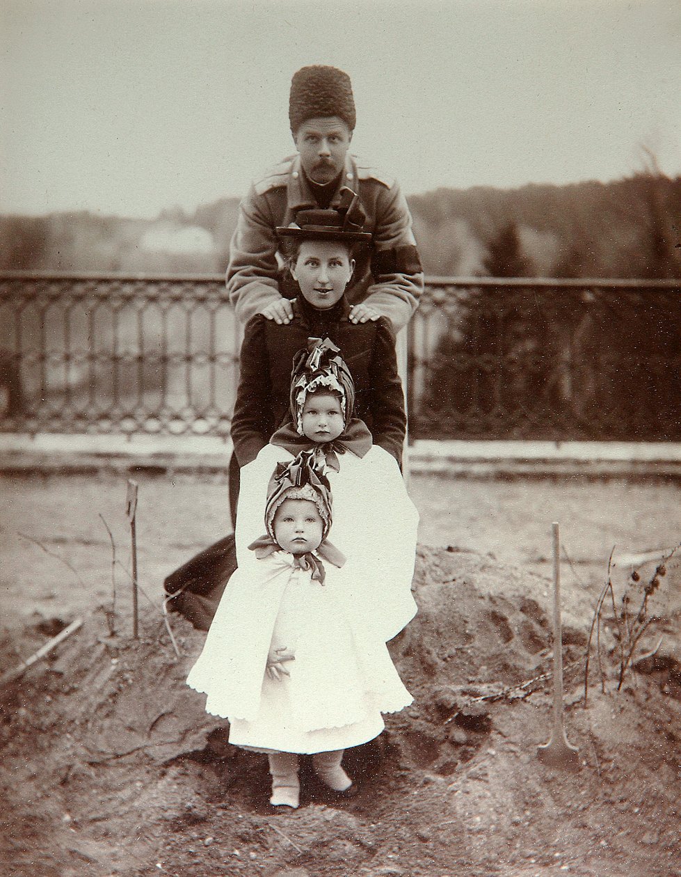 Miembros de la familia del Duque Fyodor Uvarov en su finca rural, Porechye, Rusia, 1880s de Unbekannt