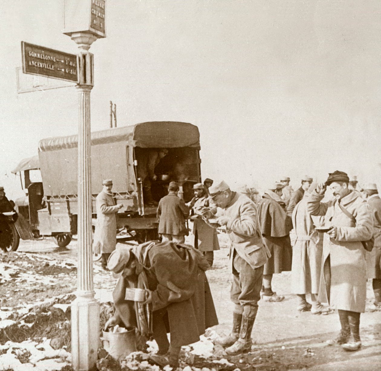 Cocina móvil en la Voie Sacrée, Verdún, norte de Francia, c1914-c1918 de Unbekannt