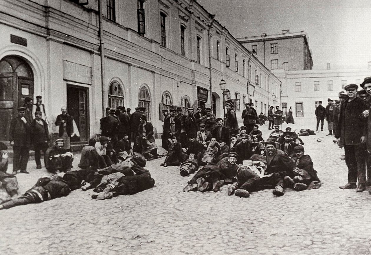 Habitantes del refugio para personas sin hogar de Moscú, Rusia, c. 1904 de Unbekannt