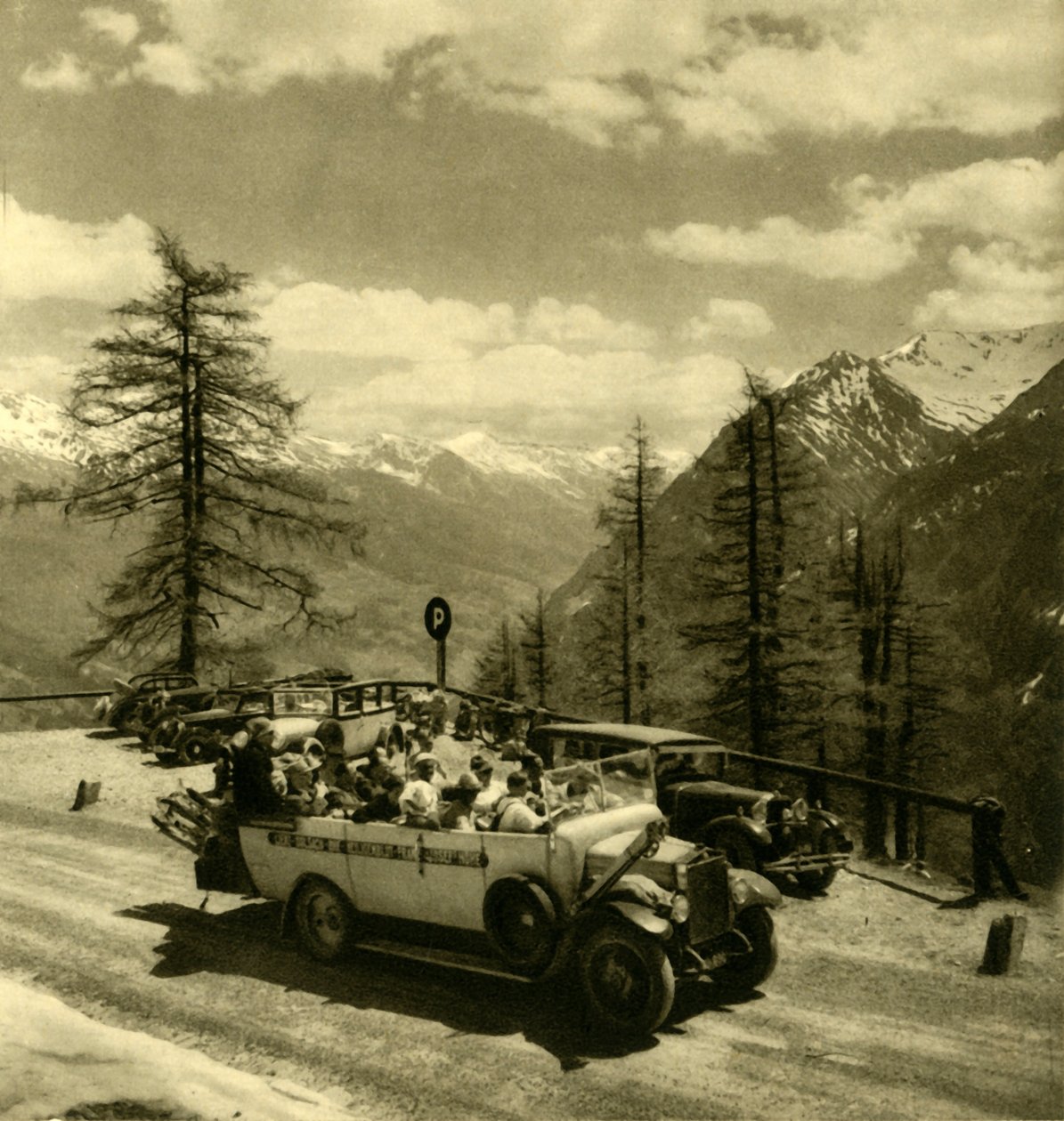 Vista de montaña en Schöneck en la Carretera Alpina Alta de Grossglockner, Austria, c1935 de Unbekannt