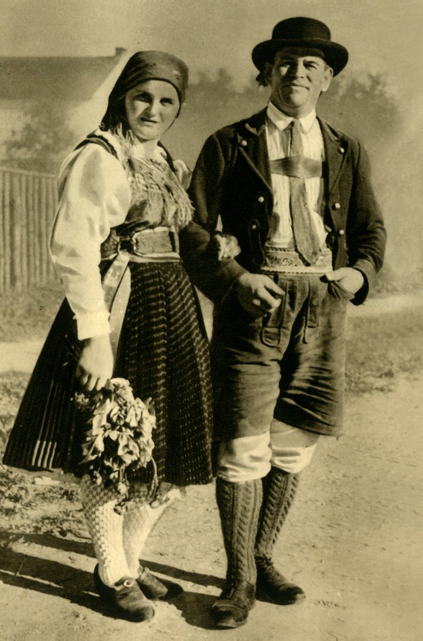 Recién casados en traje tradicional, Carintia, Austria, c1935 de Unbekannt