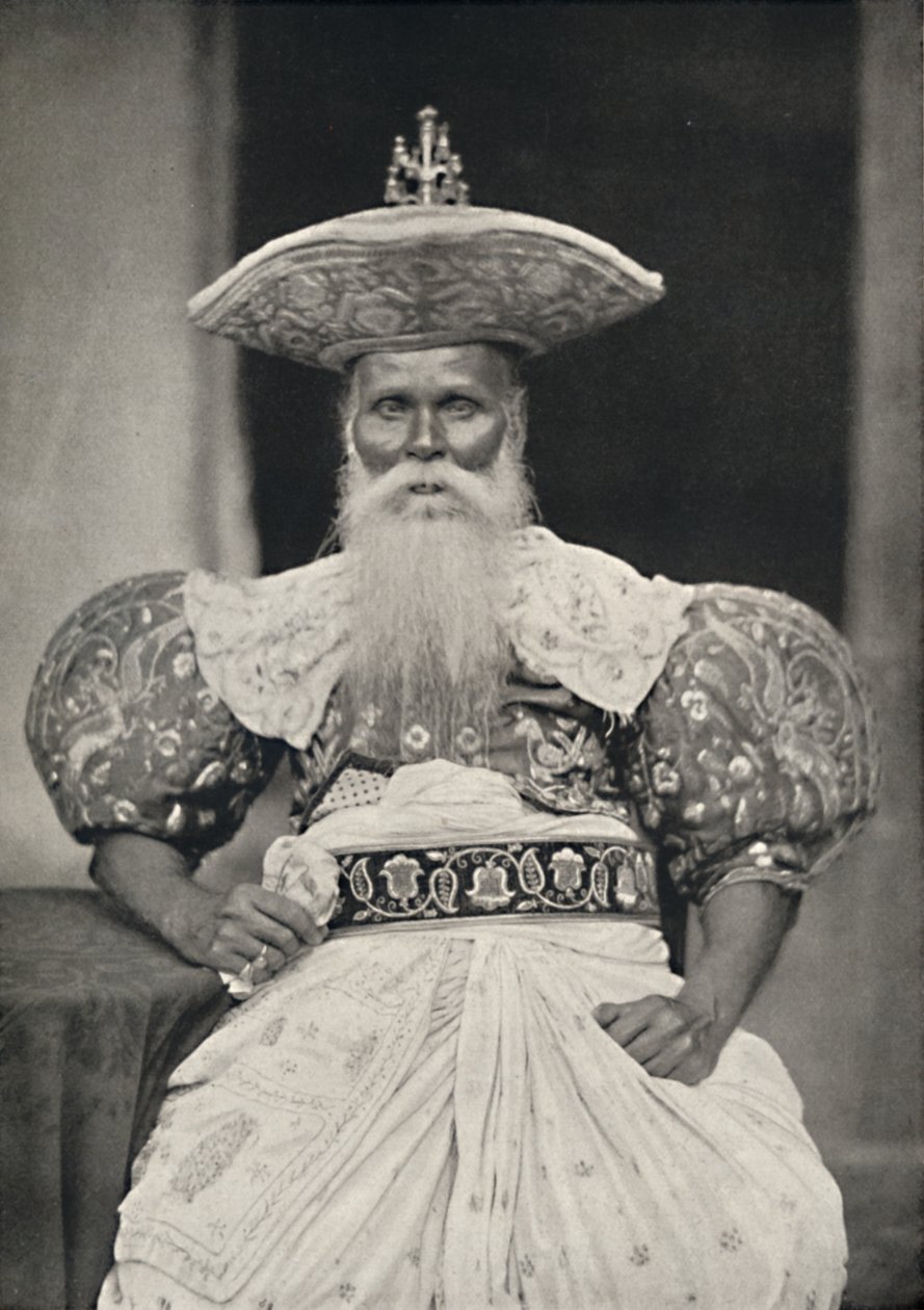 Ortsvorstand en Kandy con traje antiguo cingalés, 1926 de Unbekannt