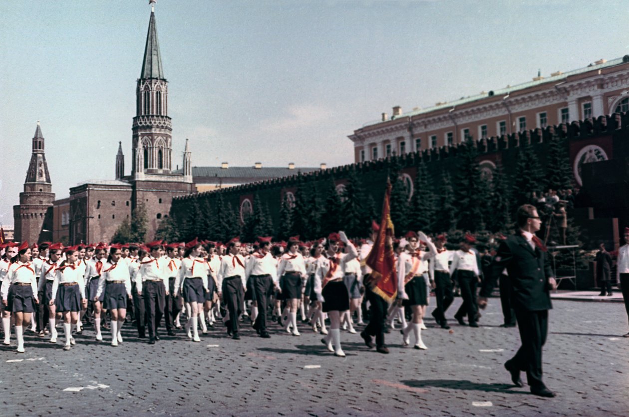 Desfile de los Jóvenes Pioneros, Plaza Roja, Moscú, 1972 de Unbekannt