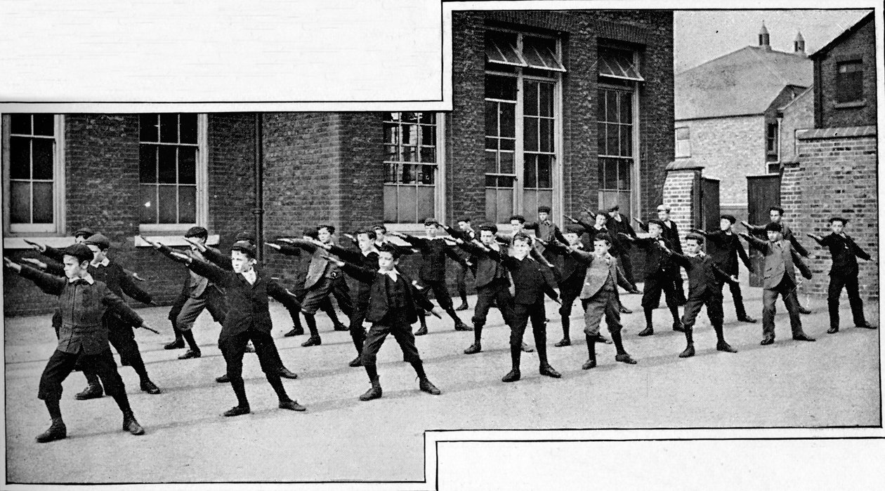 Ejercicio físico en una escuela de Londres, c1900 1901 de Unbekannt