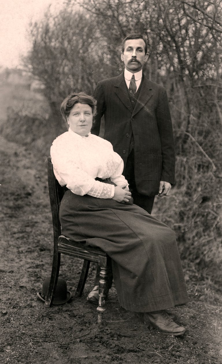 Retrato de una pareja al aire libre de Unbekannt
