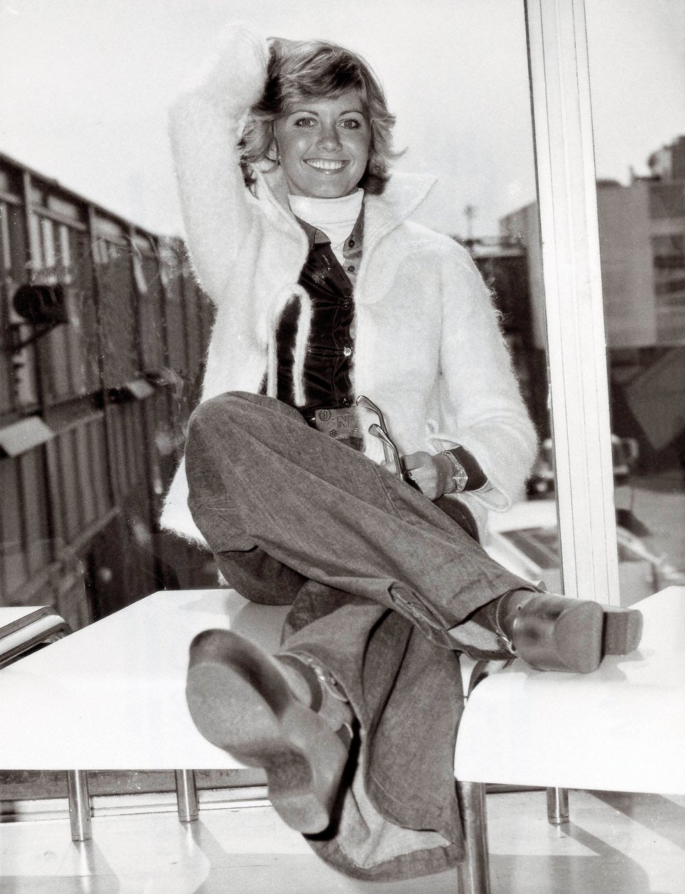 Retrato de la cantante y comediante australiana Olivia Newton John (n.1949), Londres, 23/05/1975 (foto en blanco y negro) de Unbekannt