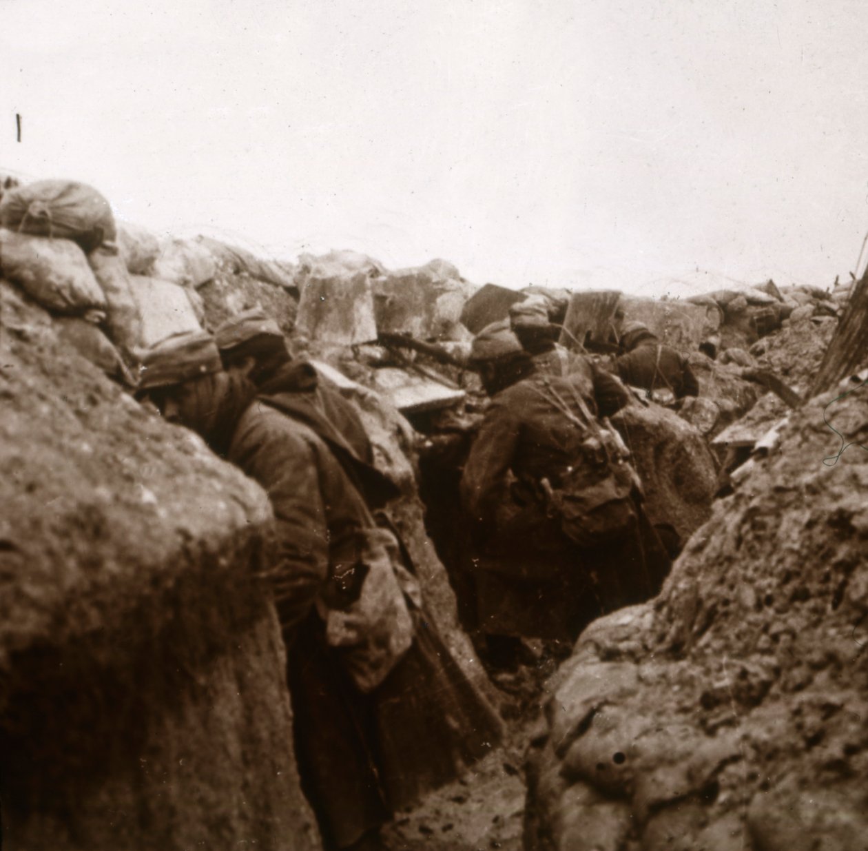 Preparándose para el ataque, Arne, Norte de Francia, c. 1914-c. 1918 de Unbekannt