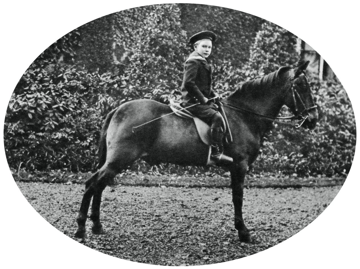 Príncipe Alberto Windsor a los seis años, sentado en un caballo, 1902 de Unbekannt