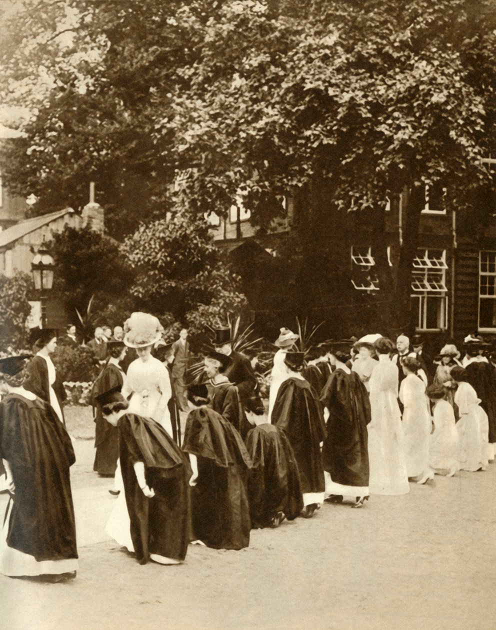 Reina María en el Bedford College, Londres, 1913, 1935 de Unbekannt