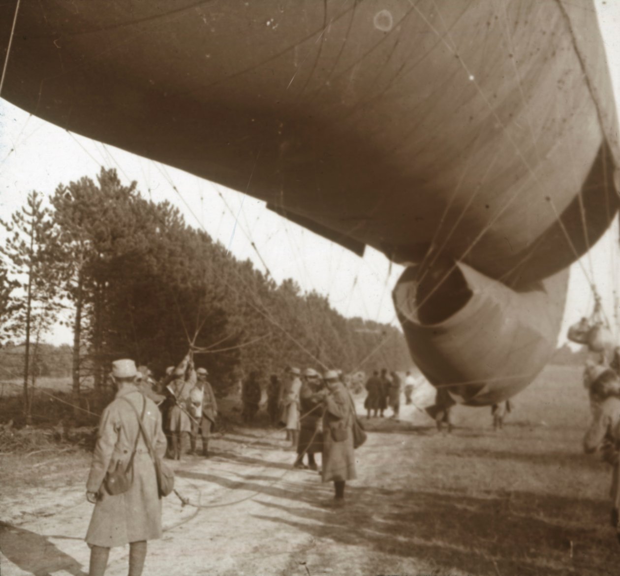 Elevación de un globo de observación, Somme, norte de Francia, 1916 de Unbekannt