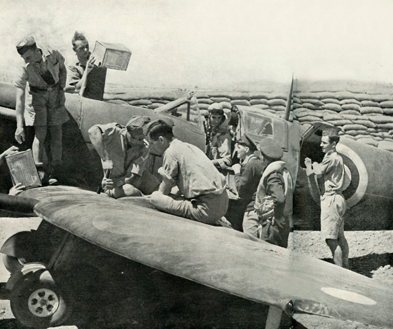 Reabastecimiento y rearmamento de cazas Spitfire, Malta, Segunda Guerra Mundial, 1942-1944 de Unbekannt