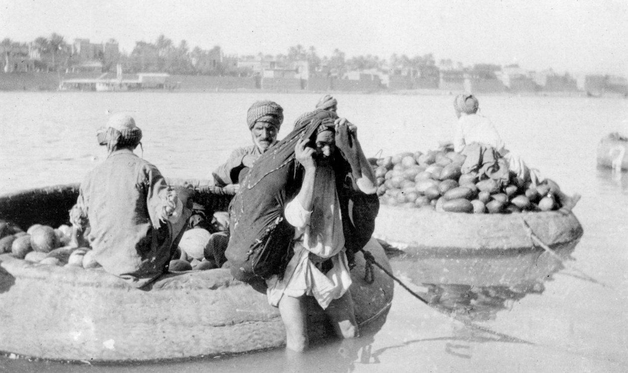Embarcaciones fluviales cargadas de melones, río Tigris, 1917-1919 de Unbekannt