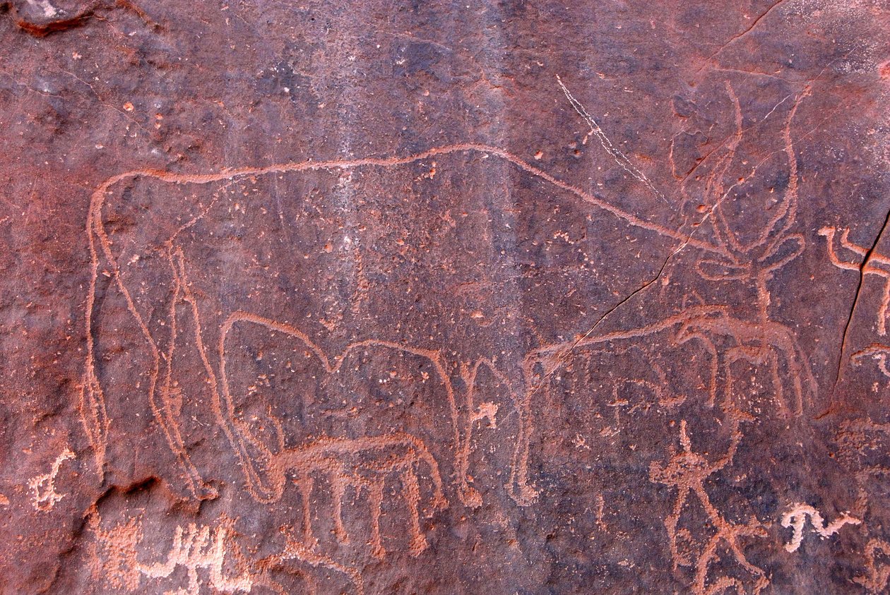 Pinturas rupestres en Inchalt, GHAT, LIBIA de Unbekannt