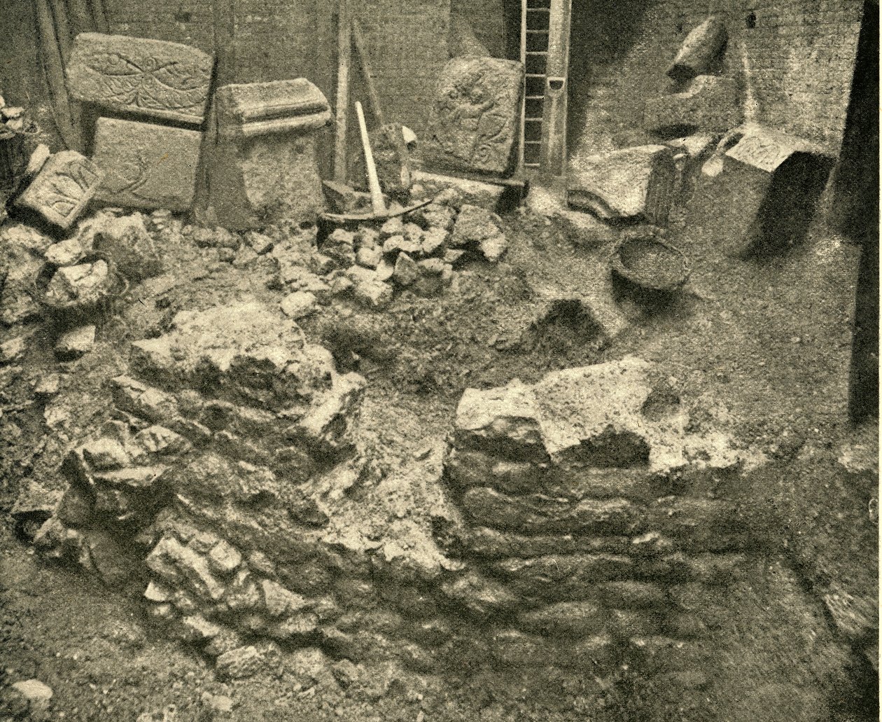 Restos romanos encontrados en un bastión de la Muralla de Londres, 1908 de Unbekannt