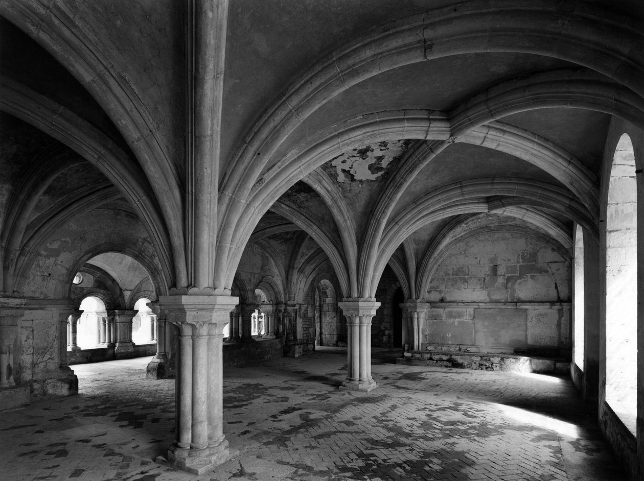 Arquitectura románica: vista de la sala capitular de la abadía cisterciense de Fontenay fundada en 1118 (Cote d