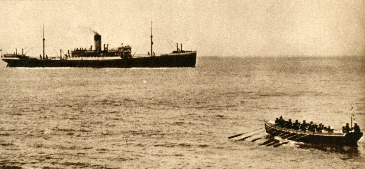 Cúter de la marina real a punto de examinar los papeles de un barco, Primera Guerra Mundial, 1914-1918, 1933 de Unbekannt