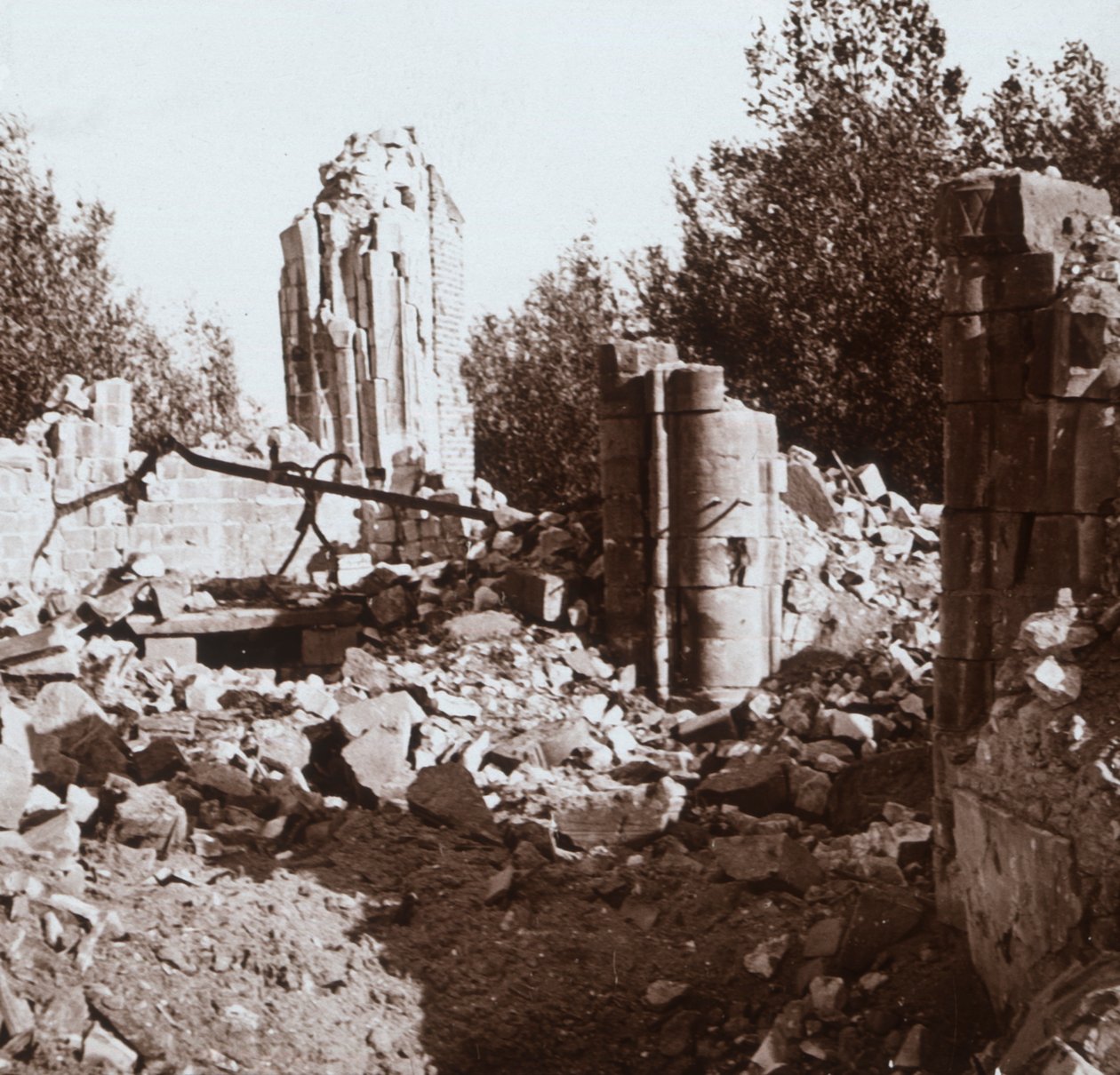 Castillo en ruinas, Pinon, norte de Francia, c1914-c1918 de Unbekannt