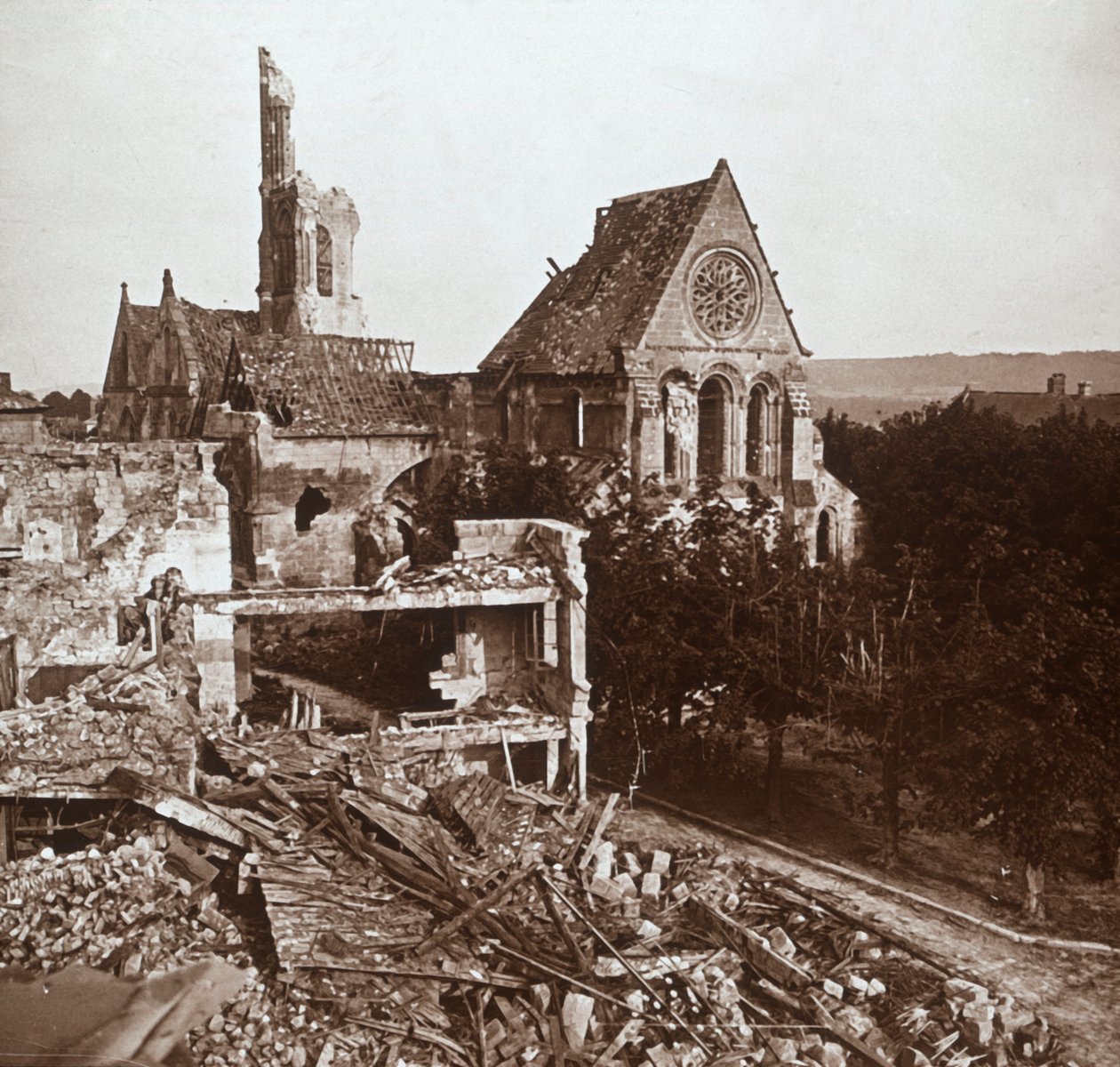 Iglesia en ruinas, Vauxaillon, norte de Francia, c1914-c1918 de Unbekannt