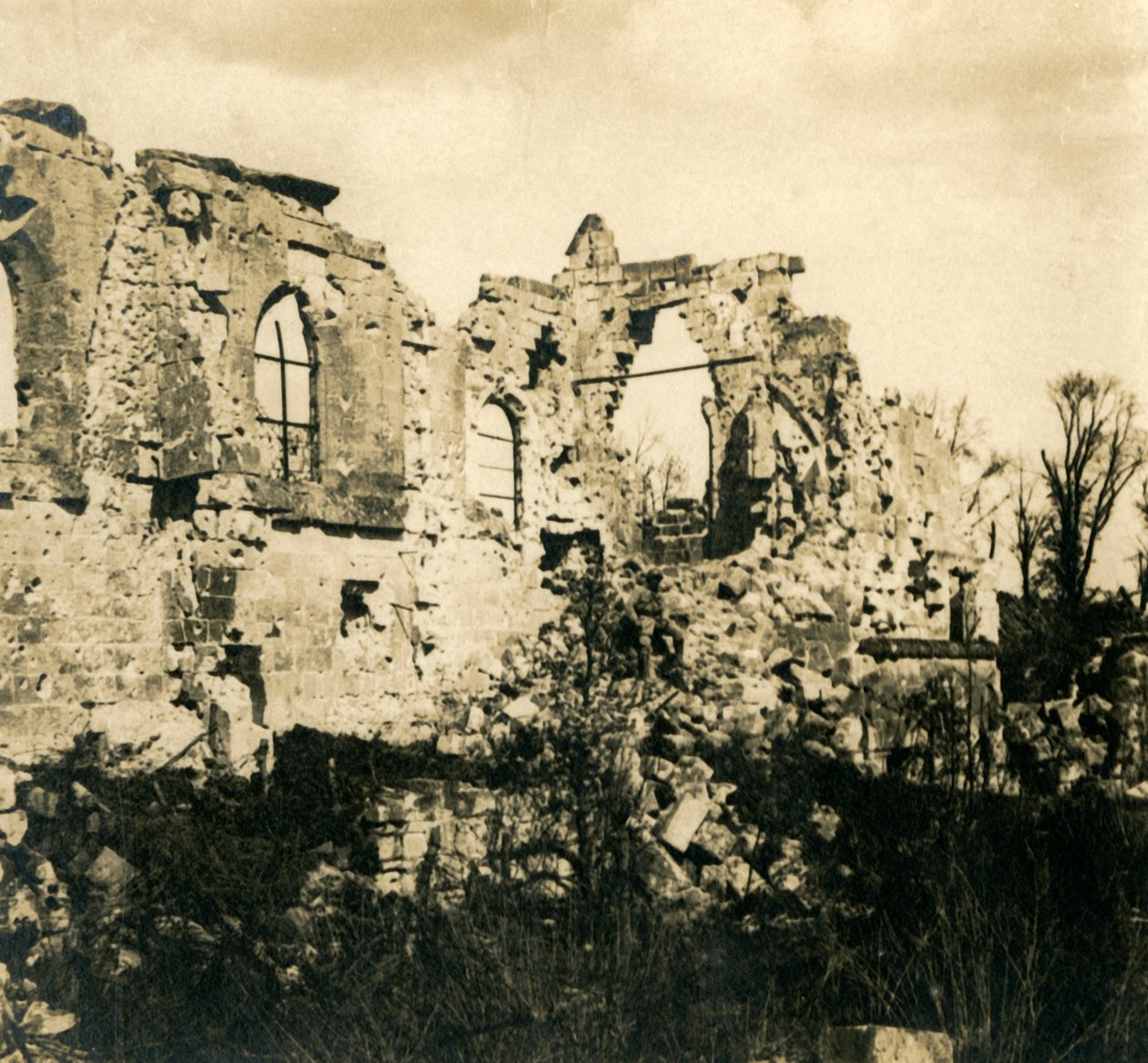 Iglesia en ruinas en Dreslincourt, norte de Francia, c. 1914-c. 1918 de Unbekannt