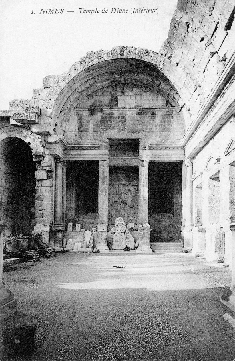 Interior en ruinas del Templo Romano de Diana, Nimes, Francia, siglo XX de Unbekannt