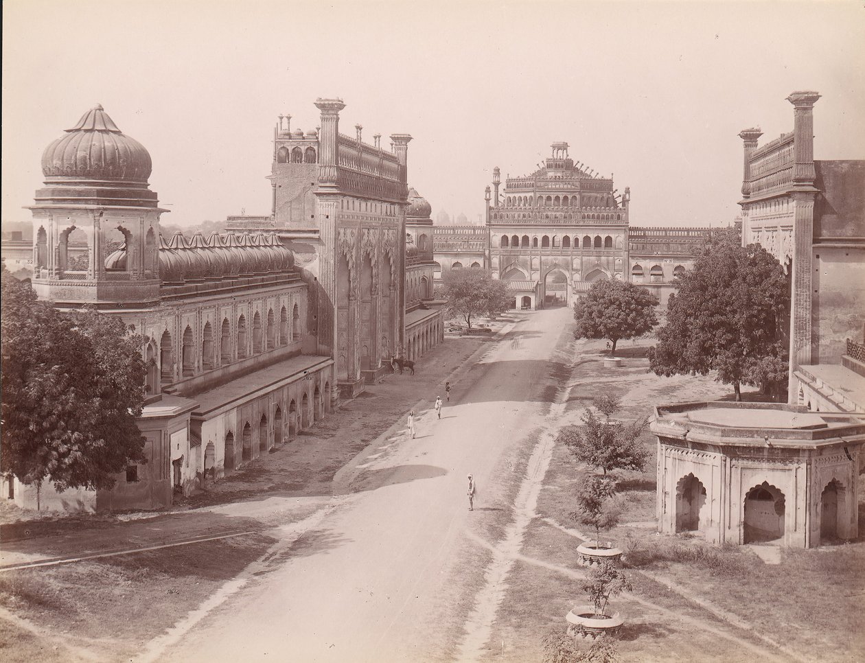 Rumi Darwaza y puerta del Bara Imambara de Unbekannt