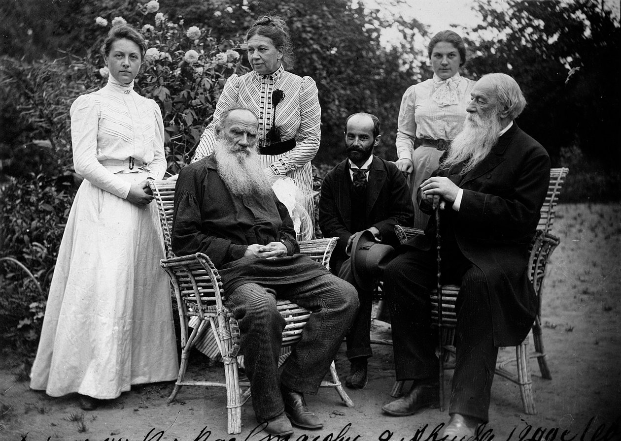Autor ruso Leo Tolstoy con visitantes, Yasnaya Polyana, Rusia, finales del siglo XIX o principios del siglo XX de Unbekannt