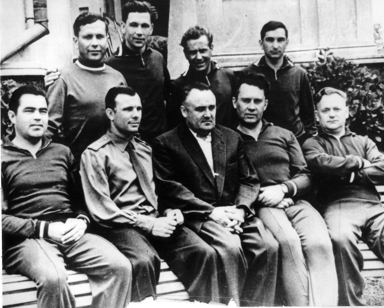 Ingeniero de cohetes ruso Sergey Korolyov con cosmonautas, Crimea, URSS, c1960 de Unbekannt