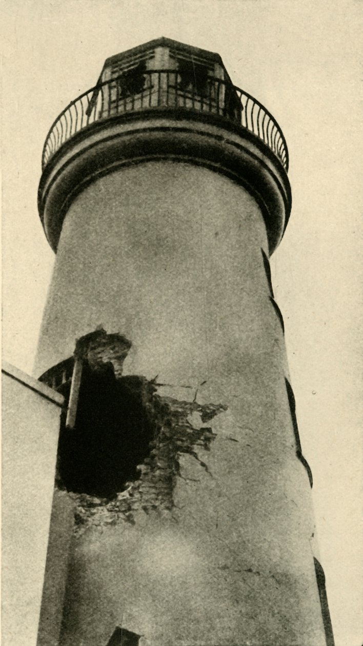 Faro de Scarborough golpeado por una bomba alemana, Primera Guerra Mundial, diciembre 1914, c1920 de Unbekannt