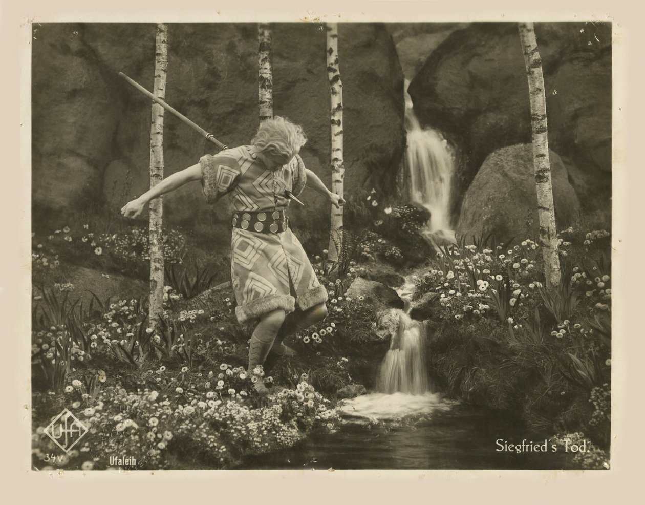 Escena de la película Die Nibelungen: Siegfried de Fritz Lang, 1924 de Unbekannt