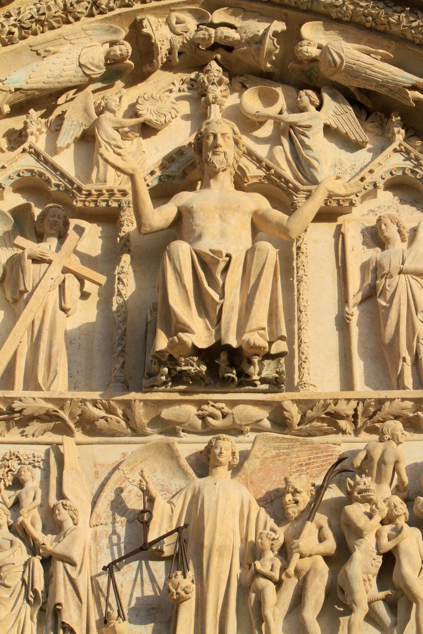 Escultura de Cristo sentado en un trono. El Juicio Final. Tímpano del portal central occidental. Catedral de San Esteban. de Unbekannt