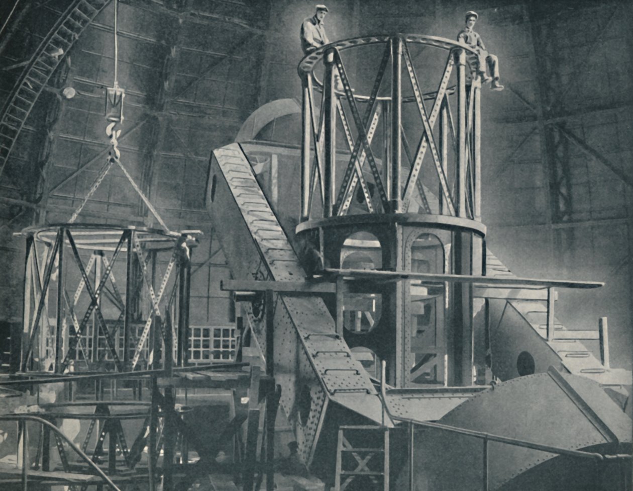 Sección por sección se monta la enorme estructura de acero del cilindro de Hooker, c. 1935 de Unbekannt