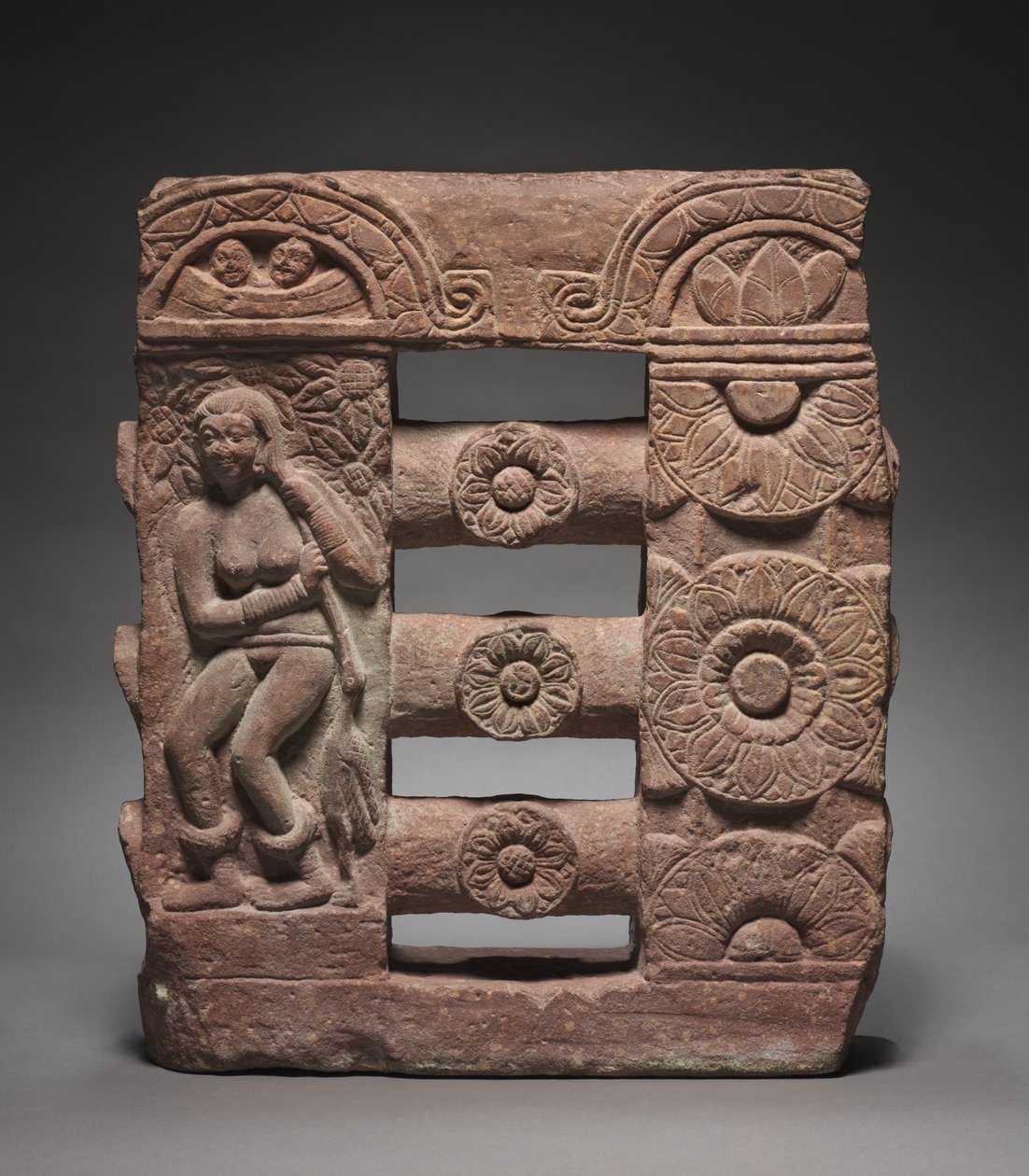 Sección de Barandilla Monolítica con Bañista y Medallones de Loto, c. 150-250 de Unbekannt