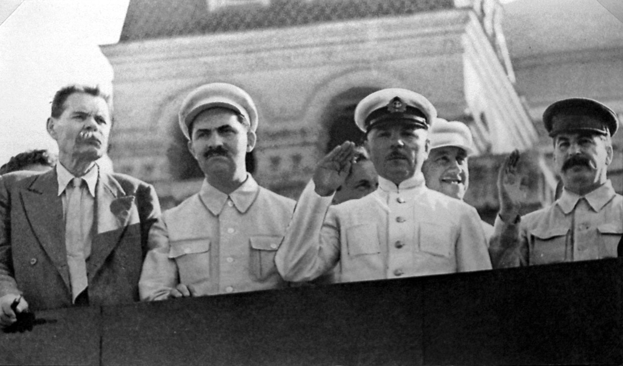 Altos funcionarios soviéticos en la tribuna del mausoleo de Lenin, Plaza Roja, Moscú, URSS, 1931 de Unbekannt