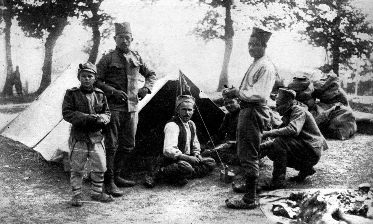 Soldados serbios acampando, Primera Guerra Mundial, 1914 de Unbekannt