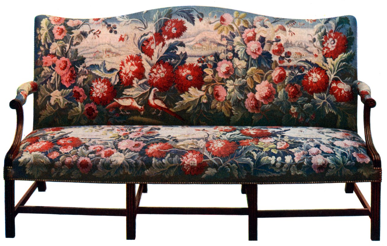 Sofá, perteneciente a un conjunto de muebles Chippendale cubiertos con un tapiz del siglo XVIII, c1920 de Unbekannt