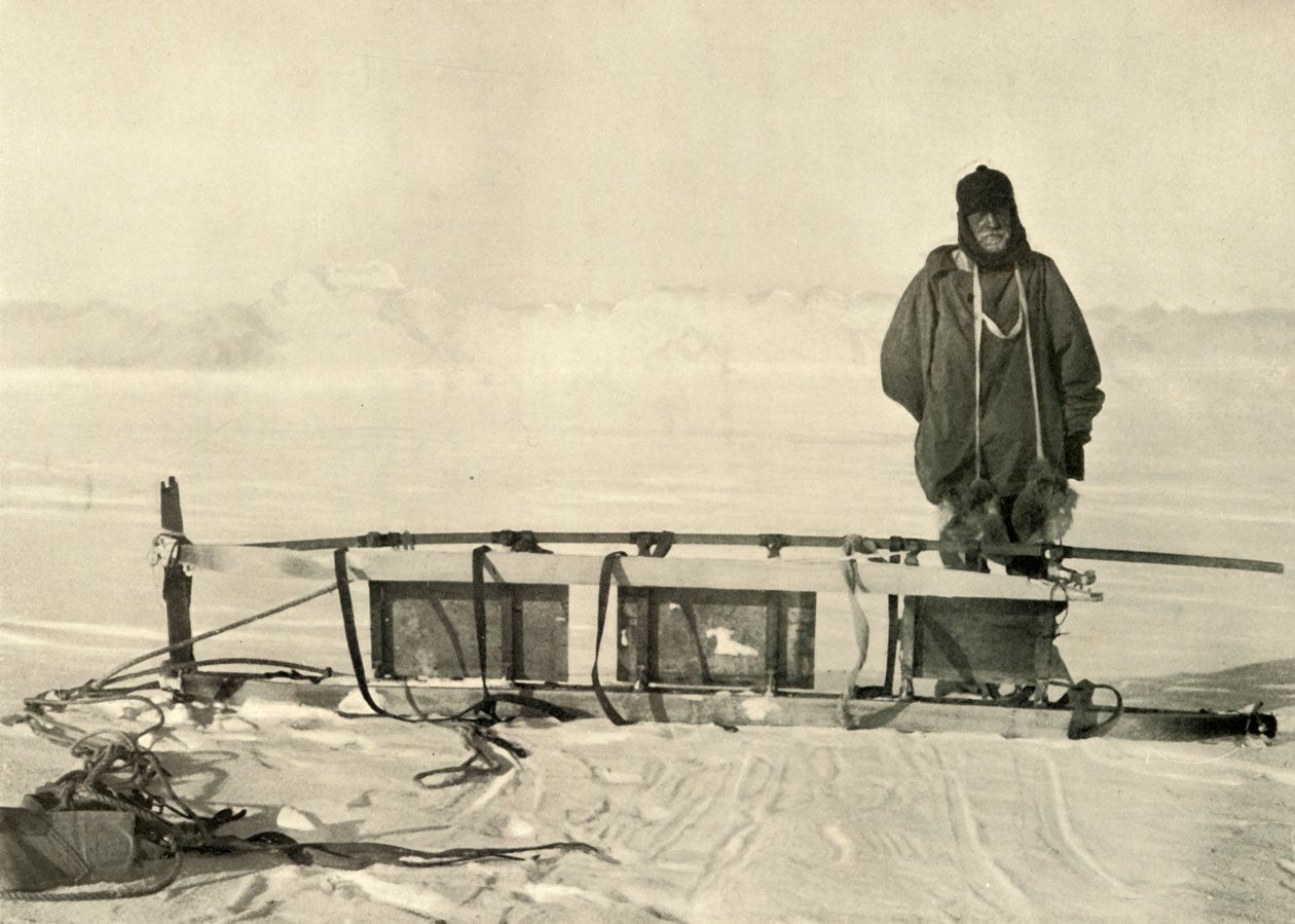 Shackleton junto al trineo del sur roto, c1908, 1909 de Unbekannt