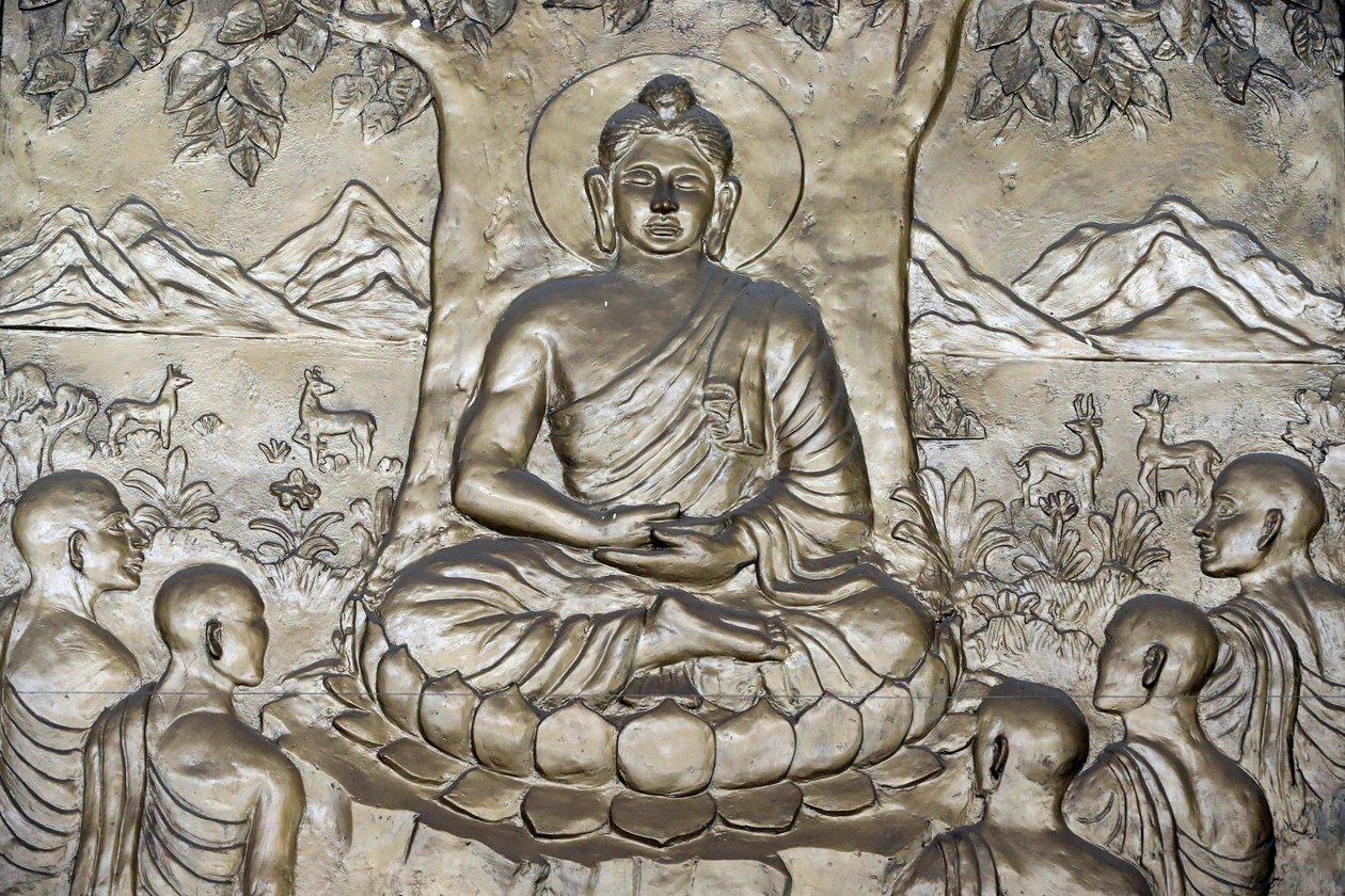 Buda Shakyamuni predicando el sermón - la rueda de la ley - a sus cinco discípulos. Ciudad Ho Chi Minh, Vietnam de Unbekannt