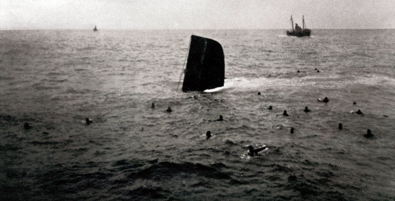 Naufragio del submarino republicano B6, agosto de 1936 (foto en blanco y negro) de Unbekannt