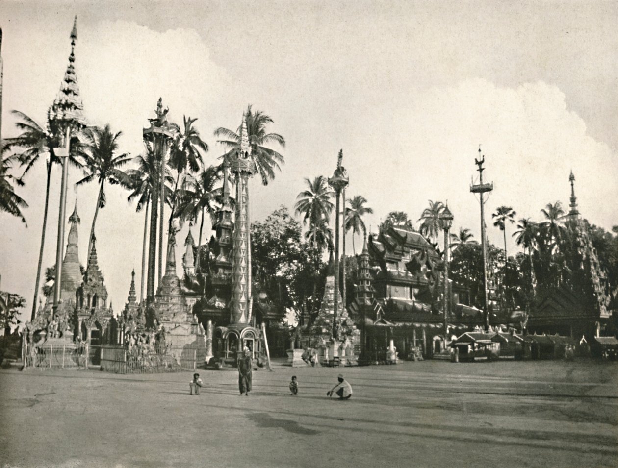 Santuarios en la Pagoda Shwe Dagon, Rangún, 1900 de Unbekannt