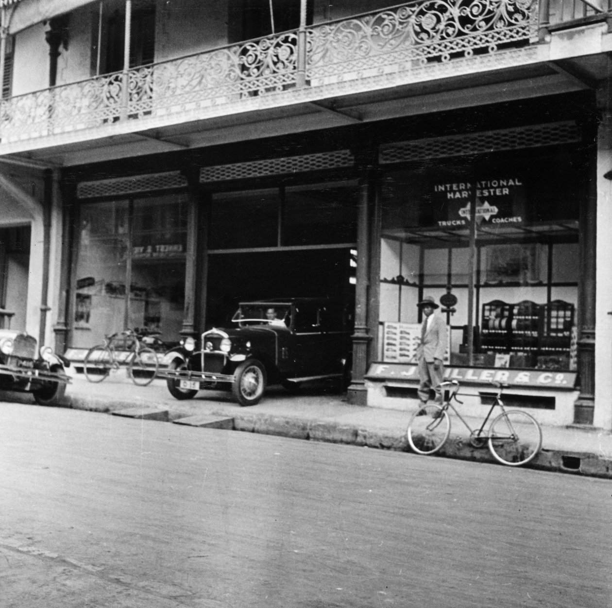 Sala de exhibición de autos Singer, Puerto España, Trinidad, Trinidad y Tobago, 1931 de Unbekannt
